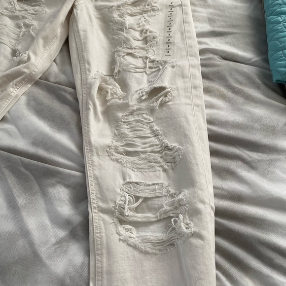 American Eagle ripped 90s boyfriend jeans - Picture 11 of 15